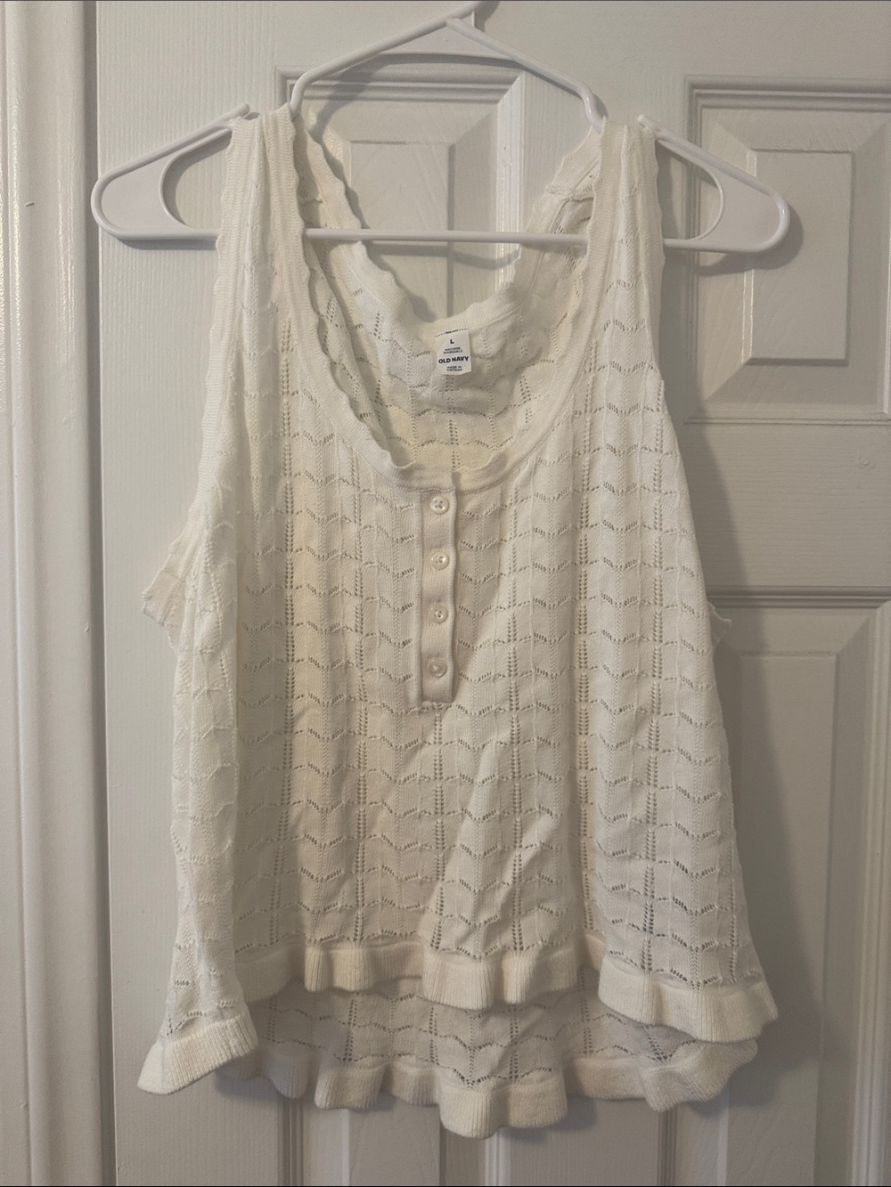 Old Navy Cream Open-Knit Sleeveless Tank with Scallop Trim